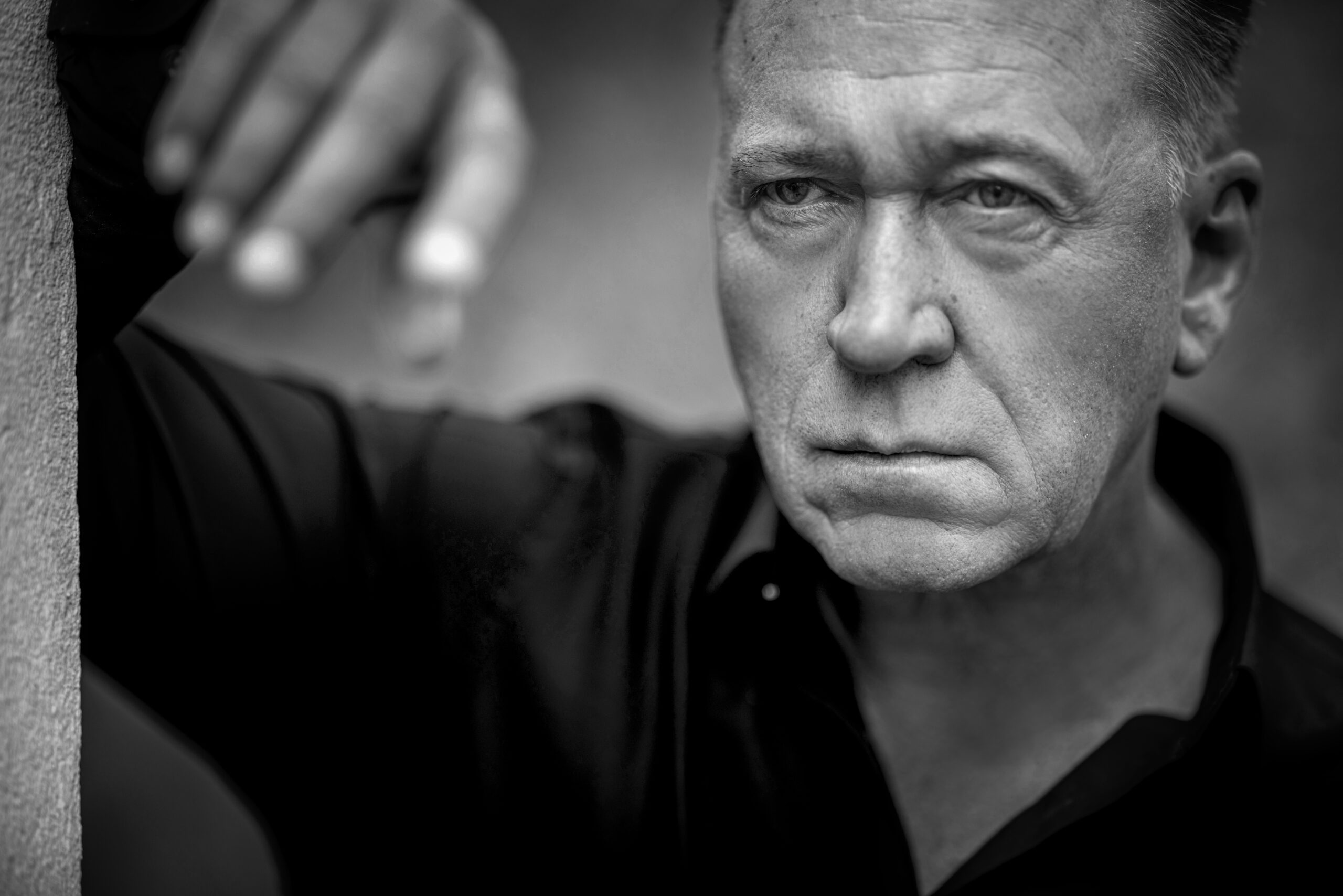 Editorialfotograf Jochen Rolfes aus Düsseldorf mit Editorialfotografie: Portrait on Location von Schauspieler Stephan Böttcher in Düsseldorf Foto 14